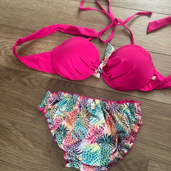 Pink bikini - Picture 2 of 6